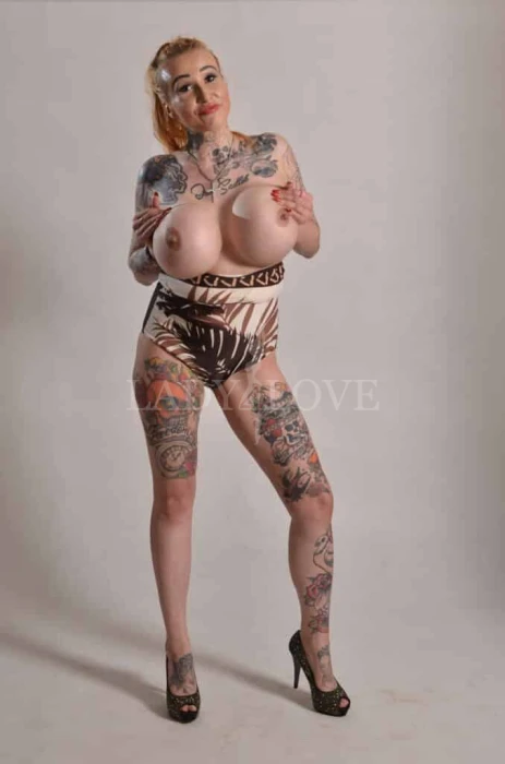 Escort Model photos Roxy 😍