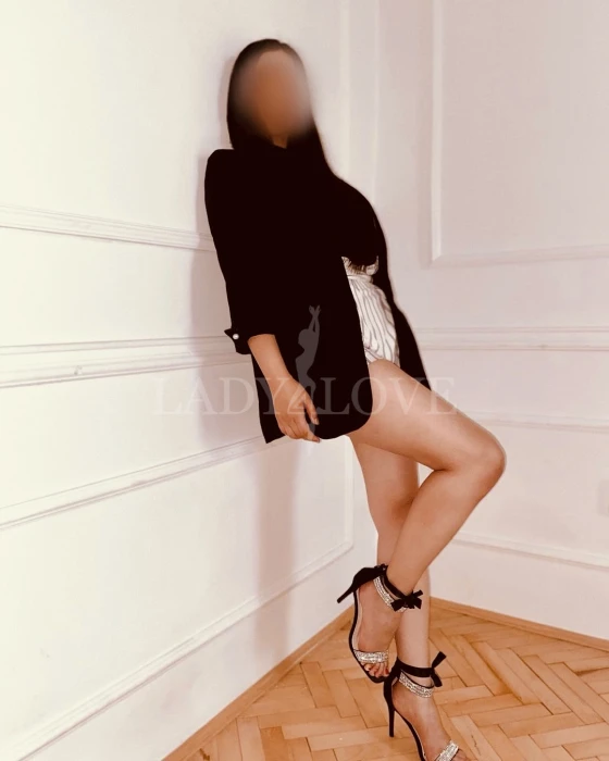 Escort Model photos Kelly Tantra