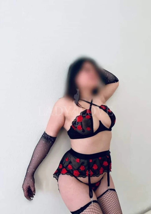 Escort Model photos Karina