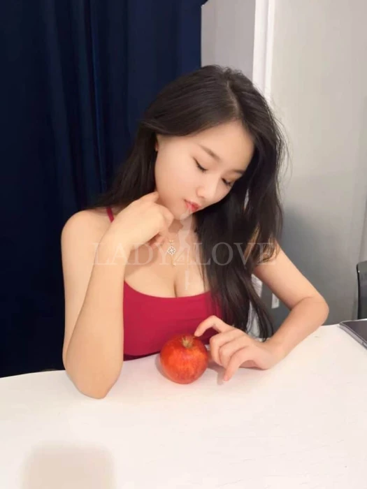 Escort Model photos linlin