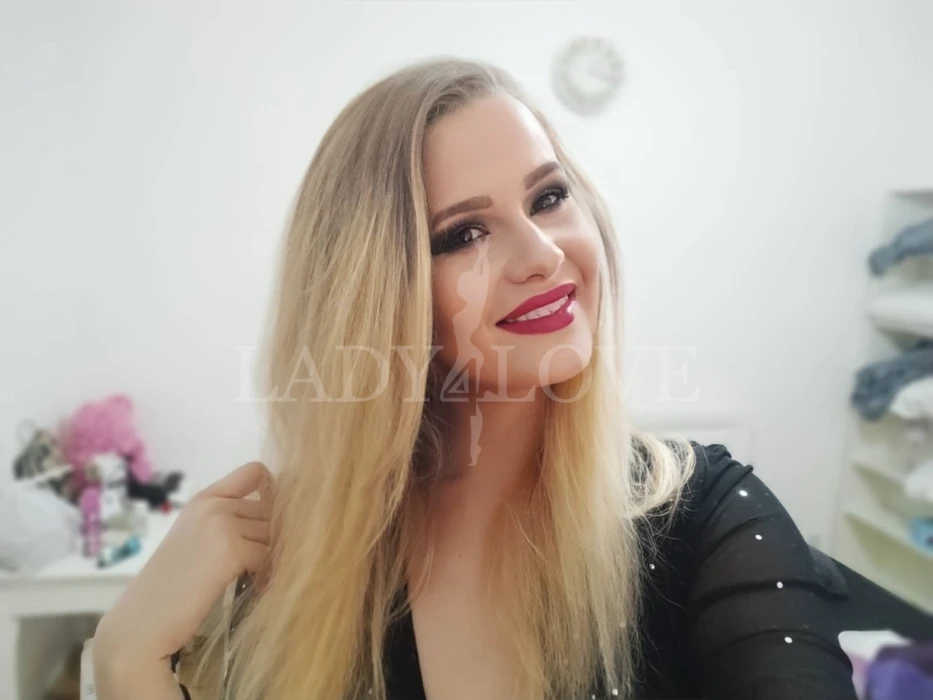 Фотографии – эскорт-модель для секса Tyna