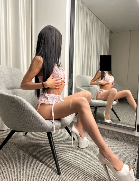 Escort Model photos Angela