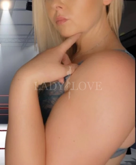 Escort Model photos Alice