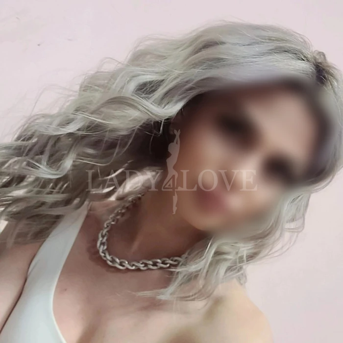 Escort Model photos Emília