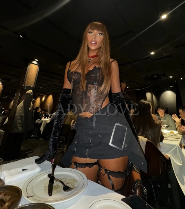 Escort Model photos Kesy