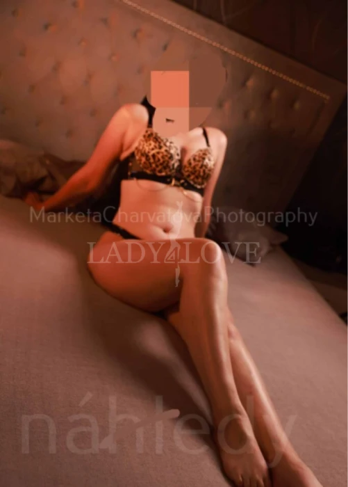 Escort Model photos Kira