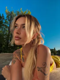 Фотографии – эскорт-модель для секса Floral