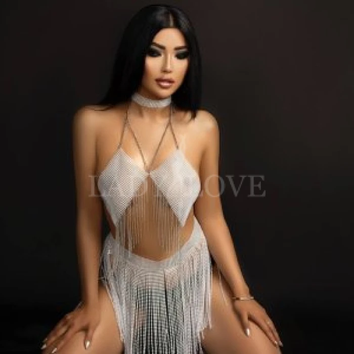 Escort Model photos Amina