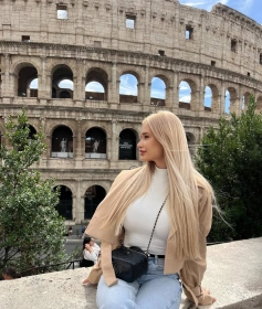 Escort Model photos Viki