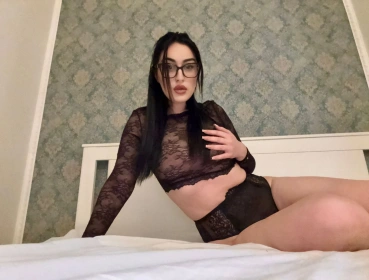 Escort Model photos Maya