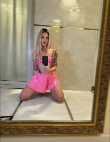 Escort Model Lina Photos