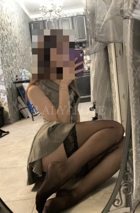 Escort Model photos karina 24