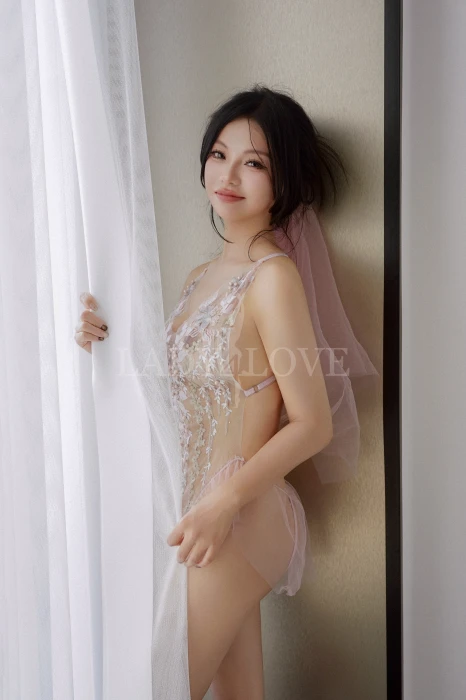 Escort Model photos Tina