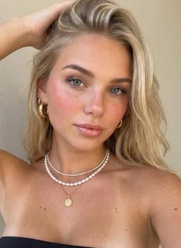 Escort Model Kristin Photos