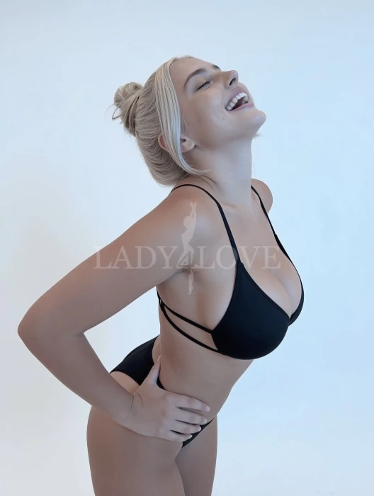 Escort Model photos AGNES