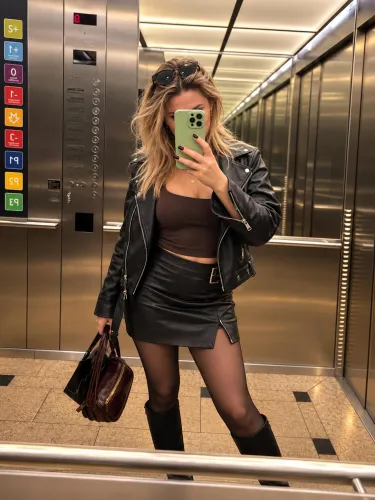Escort Model Maria Photos