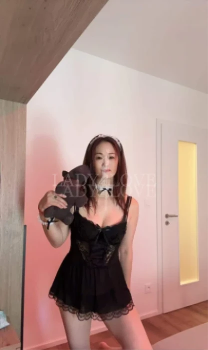 Escort Model photos LuLu