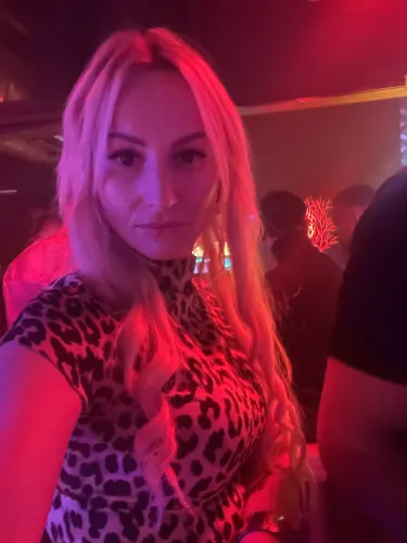 Escort Model for Sex EVA Photos