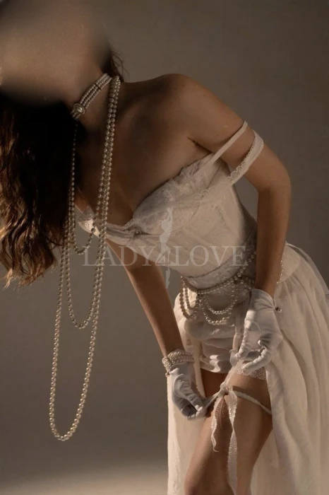 Melanie – Erotic massage in Prague