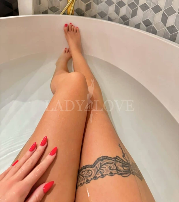 Escort Model photos Nová Sarinka