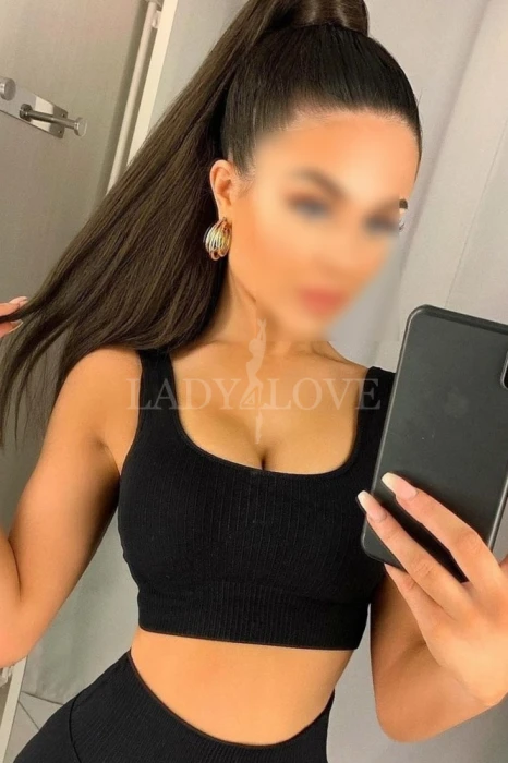 Escort Model photos VICTORIA FULL SERVICE