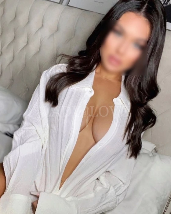 Escort Model photos VICTORIA FULL SERVICE