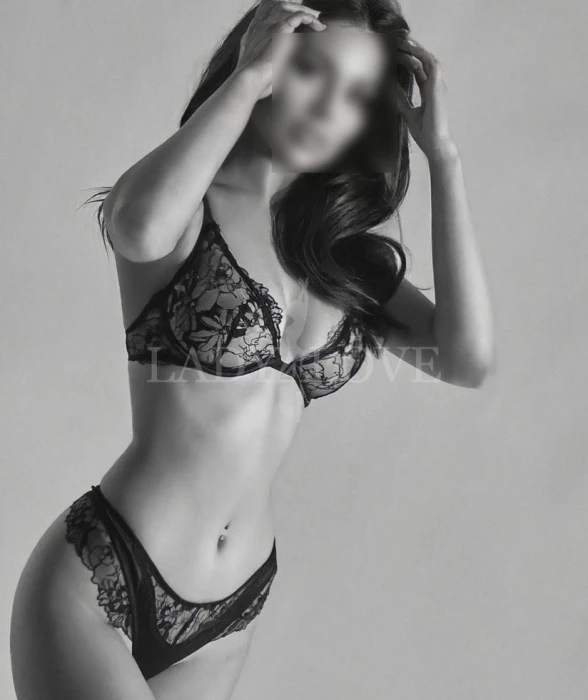 Escort Model photos VICTORIA FULL SERVICE