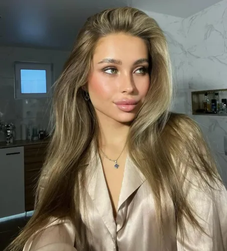 Эскорт-модель для секса Mia